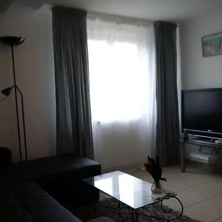 53 M2 En Rdc Maison, Jardin, A 50 M Apartmán
