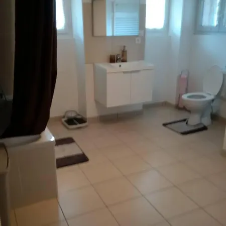 53 M2 En Rdc Maison, Jardin, à 50 M * La Turballe