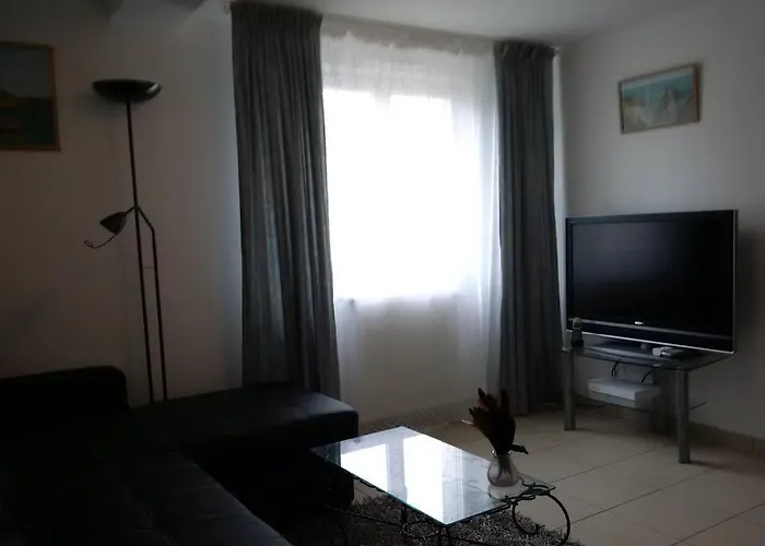 53 M2 En Rdc Maison, Jardin, A 50 M Lägenhet